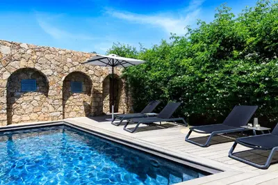 Piscine de l'établissement U CASALE ou située à proximité
