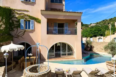 Piscine de l'établissement CASA SANTA MARIA ou située à proximité