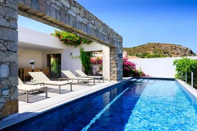 Piscine de l'établissement VILLA CALA ROSSA ou située à proximité