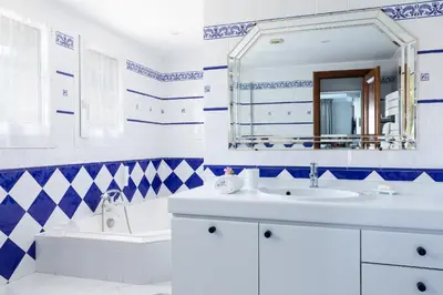 Salle de bains dans l'établissement VILLA CALA ROSSA