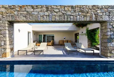 Piscine de l'établissement VILLA CALA ROSSA ou située à proximité