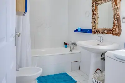 Salle de bains dans l'établissement Villa Bossangoa