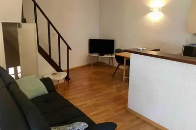Télévision ou salle de divertissement dans l'établissement Maison Village Cosy 450m de la plage , 2km de la ville Cap Corse