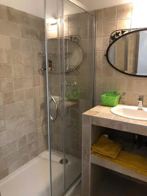 Salle de bains dans l'établissement Villa Capraghjese