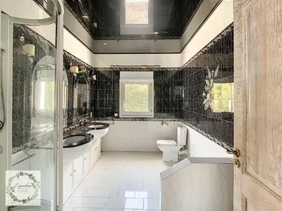 Salle de bains dans l'établissement Seaview villa Marlau