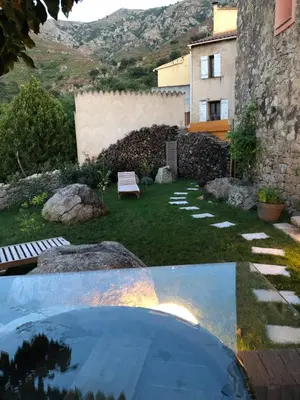 Vue générale sur la montagne ou vue sur la montagne depuis la maison d'hôtes