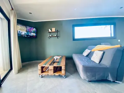 Télévision ou salle de divertissement dans l'établissement T2 Loft entre mer et montagne