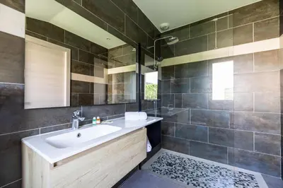Salle de bains dans l'établissement Casa u fornu Residence & Spa