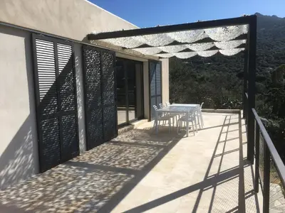 Balcon ou terrasse dans l'établissement Villa Fogata à l'Ile Rousse vue mer exceptionnelle