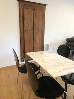 Plan de l'établissement Maison au centre d'un village typique