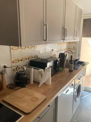 Cuisine ou kitchenette dans l'établissement Charmant T1 Bastia