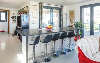 Cuisine ou kitchenette dans l'établissement 3 Bedroom Awesome Home In Calenzana