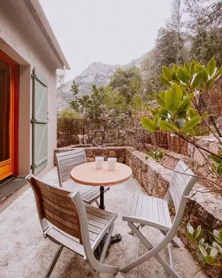 Vue générale sur la montagne ou vue sur la montagne depuis l'hôtel