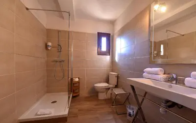 Salle de bains dans l'établissement Hotel Cyrnea