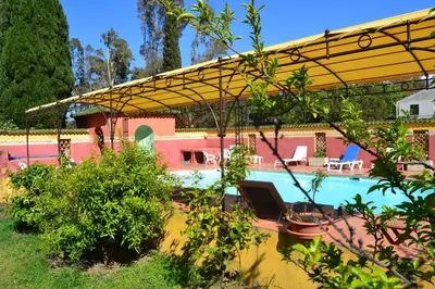 Piscine de l'établissement Hotel Cyrnea ou située à proximité