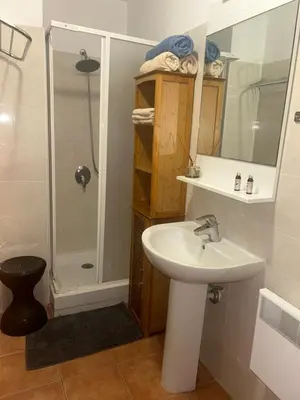 Salle de bains dans l'établissement Moriani-Plage : Résidence en bord de mer