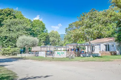 Jardin de l'établissement Camping Merendella