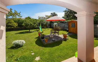 Jardin de l'établissement Amazing Home In Borgo With Kitchen