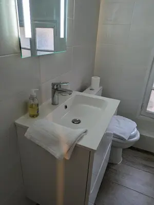 Salle de bains dans l'établissement Marché couvert