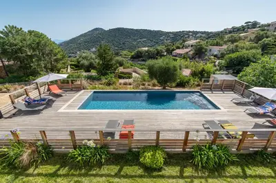 Vue générale sur la montagne ou vue sur la montagne depuis l'appart'hôtel