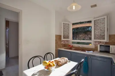 Cuisine ou kitchenette dans l'établissement Domaine Bollaccia - Casa Ostriconi