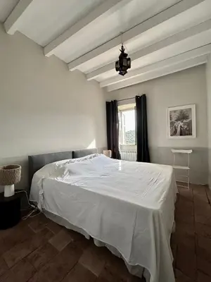 Un ou plusieurs lits dans un hébergement de l'établissement Air-conditioned authentic village house with sea view, terraces and swimming pool