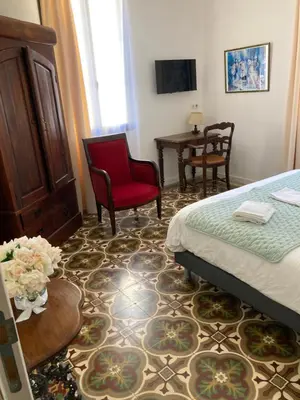 Télévision ou salle de divertissement dans l'établissement Hôtel La Demeure Coloniale