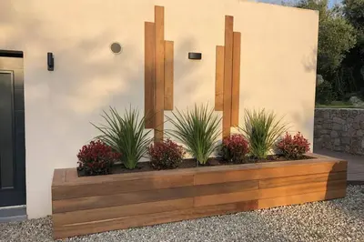 Jardin de l'établissement Villa luxe bord de mer avec piscine et grand jardin