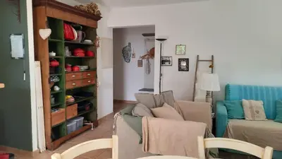 Coin salon dans l'établissement un ecrin de verdure face à la mer