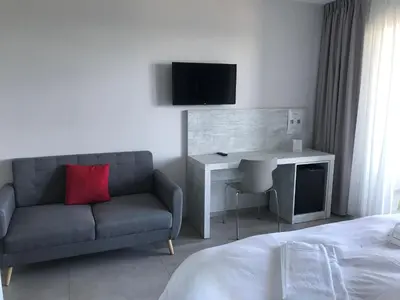 Télévision ou salle de divertissement dans l'établissement Hôtel L'Isula Marina