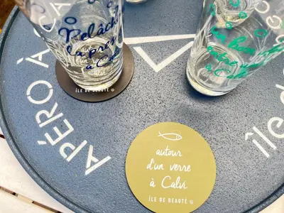 Certificat, récompense, panneau ou autre document affiché dans l'établissement Les galets bleus de Calvi