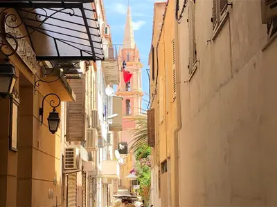 Vue générale sur Calvi ou vue de la ville depuis la villa