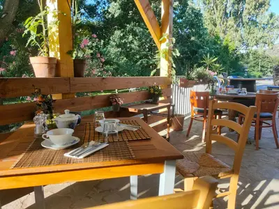 Restaurant ou autre lieu de restauration dans l'établissement auberge de tesa