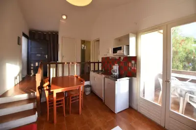 Cuisine ou kitchenette dans l'établissement Résidence U Nebbiu