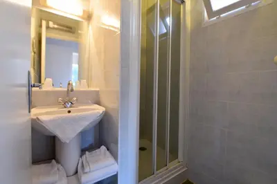 Salle de bains dans l'établissement Résidence U Nebbiu