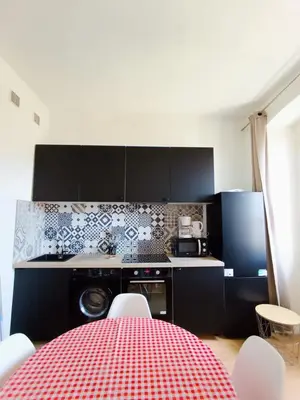 Cuisine ou kitchenette dans l'établissement Magnifique Grand 30m2 refait à neuf en 2025 lumineux 4 couchages hyper centre Corte 13 cours paoli wifi tv lave linge