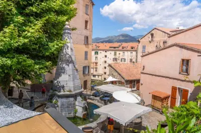 Vue générale sur la montagne ou vue sur la montagne depuis l'appartement