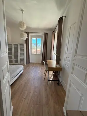Un ou plusieurs lits dans un hébergement de l'établissement Magnifique grand T3 refait à neuf en 2025 plein centre corte 13 cours paoli wifi écran plat lave linge 6 couchages