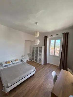 Un ou plusieurs lits dans un hébergement de l'établissement Magnifique grand T3 refait à neuf en 2025 plein centre corte 13 cours paoli wifi écran plat lave linge 6 couchages