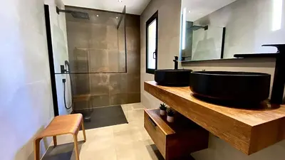 Salle de bains dans l'établissement VILLA CORSA**** PISCINE VUE MER PANORAMIQUE