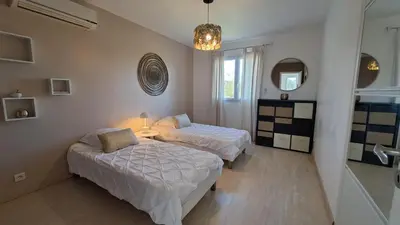 Un ou plusieurs lits dans un hébergement de l'établissement Très belle villa piscine jacuzzi grande propriété 10 pers