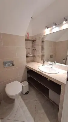 Salle de bains dans l'établissement Très belle villa piscine jacuzzi grande propriété 10 pers