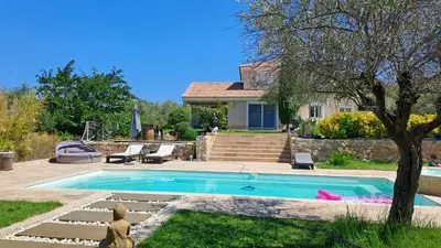 Piscine de l'établissement Très belle villa piscine jacuzzi grande propriété 10 pers ou située à proximité