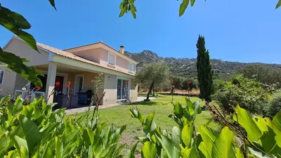 Vue générale sur la montagne ou vue sur la montagne depuis la villa
