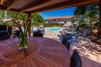 Piscine de l'établissement Villa Roma ou située à proximité