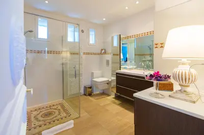 Salle de bains dans l'établissement Villa Roma