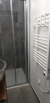 Salle de bains dans l'établissement Charmant petit studio proche départ GR20