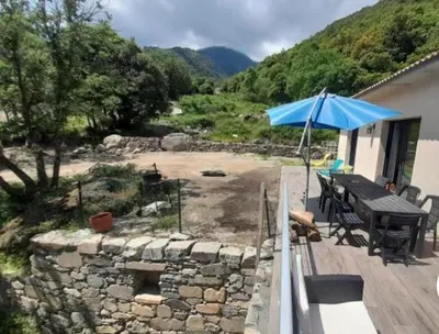 Vue générale sur la montagne ou vue sur la montagne depuis la maison de vacances