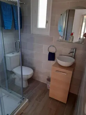 Salle de bains dans l'établissement Maisonnette U Santu Ghjuvandria ou A Santa Ghjulia entre mer et Montagne
