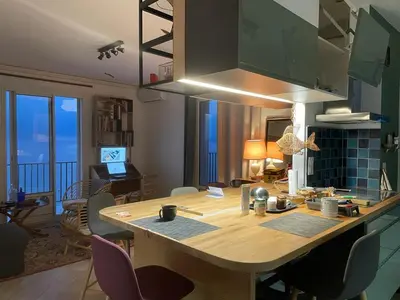 Coin salon dans l'établissement Une grande terrasse sur la mer